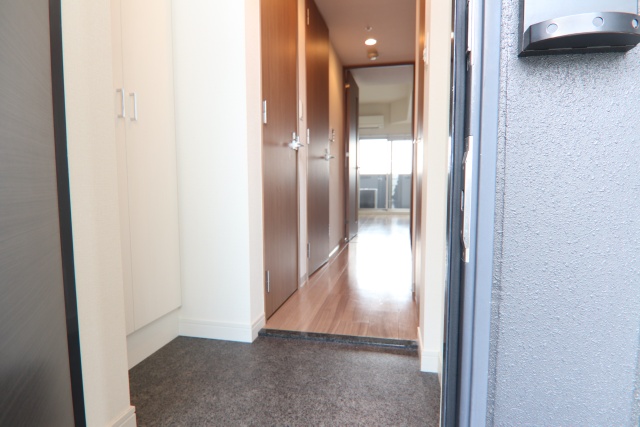 玄関　※別室の参考写真の為、現況優先です。