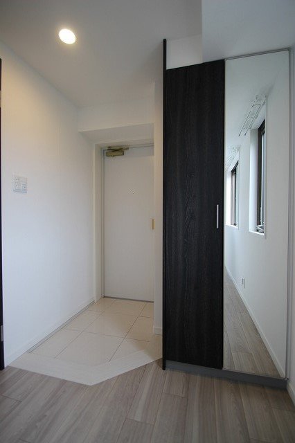 玄関　同物件、別号室の写真です