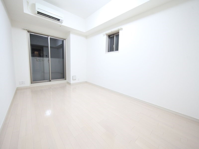 バルコニー　洋室8.8帖　バルコニーに面しています