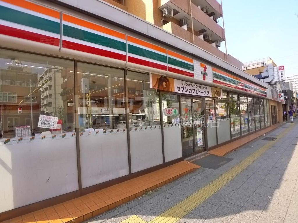コンビニ　セブンイレブン足立梅島1丁目店（コンビニ）まで110m