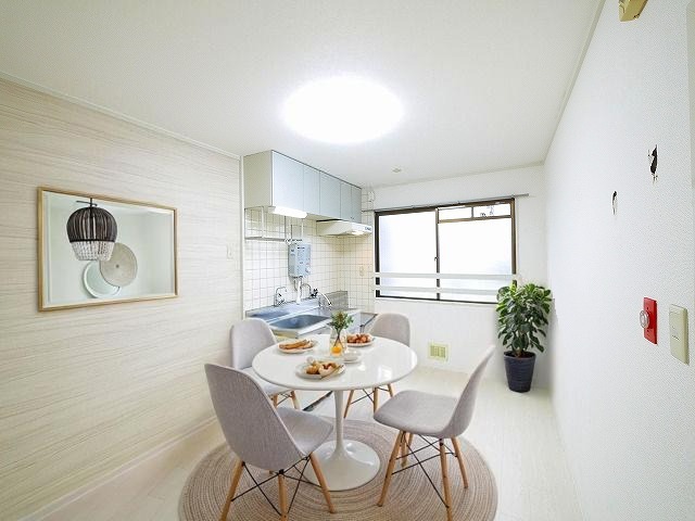 居室・リビング　CGで家具等を配置したもので家具等は含まれません