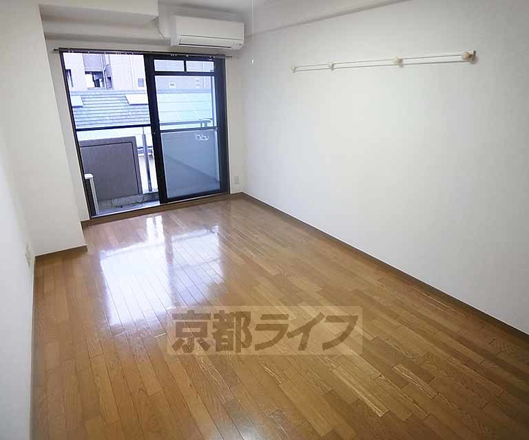 居室・リビング　開放感のある室内です。