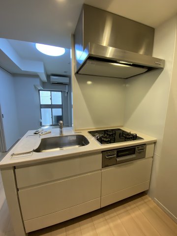 キッチン　コンパクトなキッチンで掃除もラクラク