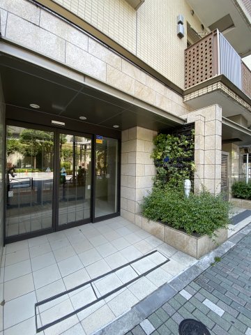 エントランス　清潔なエントランスです