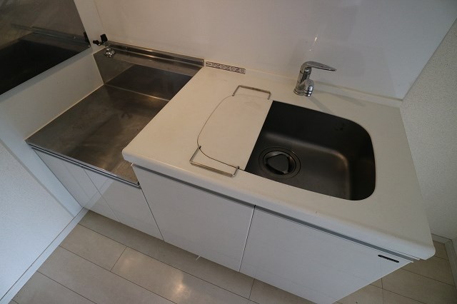 キッチン　※別号室の参考写真です。