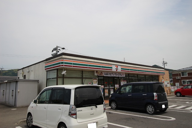 コンビニ　セブンイレブン唐津山本店（コンビニ）まで180m