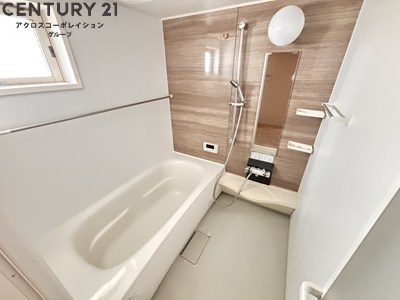 バス・シャワールーム　浴室乾燥機付きで便利です！