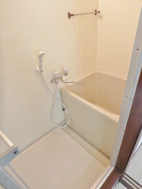 バス・シャワールーム　別号室の参考写真です。