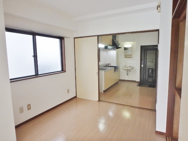 居室・リビング　別号室の参考写真です。