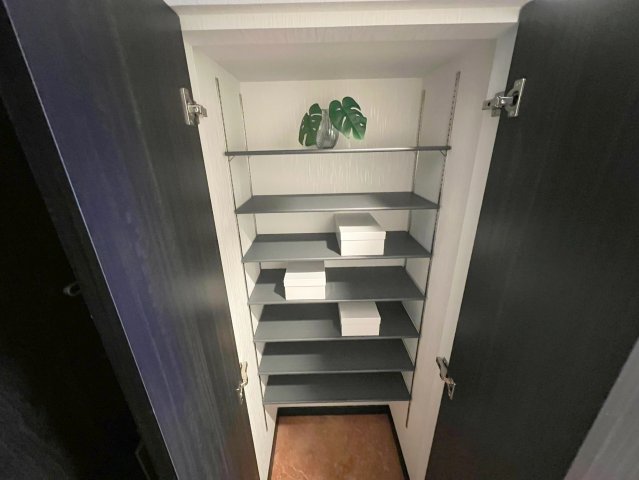 収納　大きいシューズボックスは靴がいっぱい入れれますね。