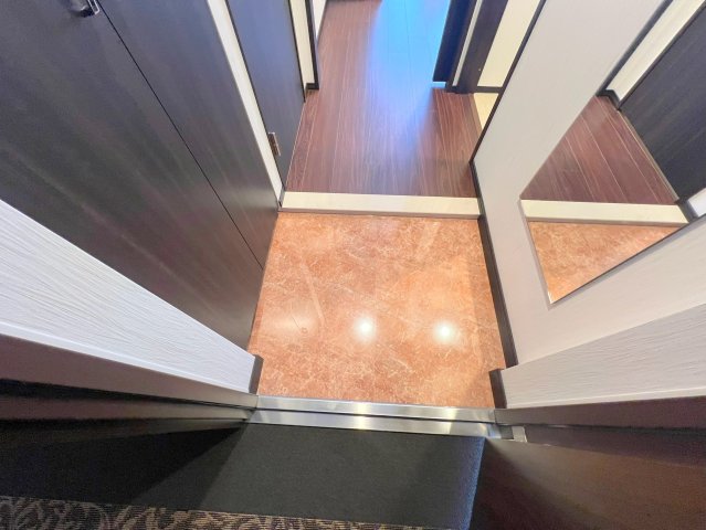 玄関　素敵な玄関は毎朝あなたを元気に送りだしてくれますよ。