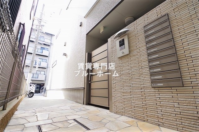 エントランス　オートロック付きの立派なエントランスです