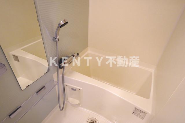 バス・シャワールーム　落ち着いた空間のお風呂です