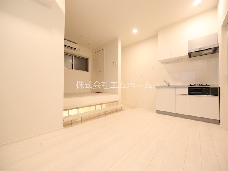 居室・リビング　ＬＤＫ8帖　洋室3.7帖　床下収納3.1帖