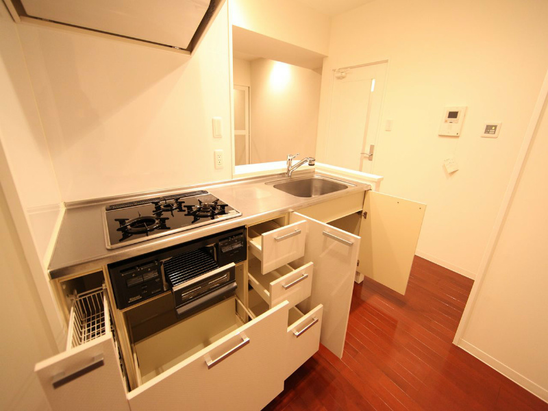 キッチン　システムキッチン（ガスコンロ3口グリル付）