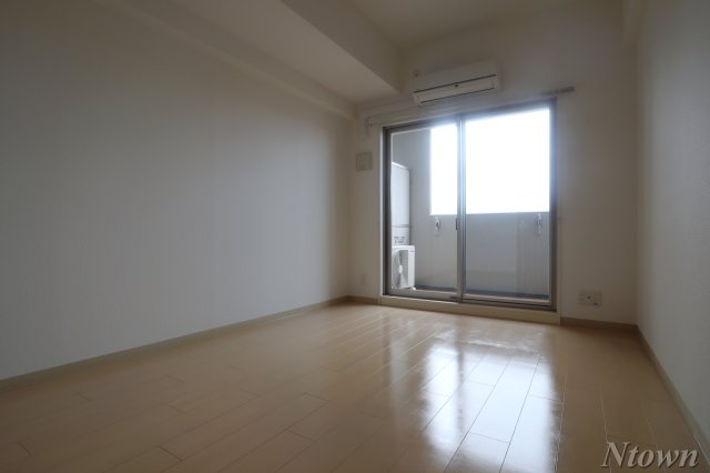 居室・リビング　こちらの居間で趣味の時間をお楽しみください