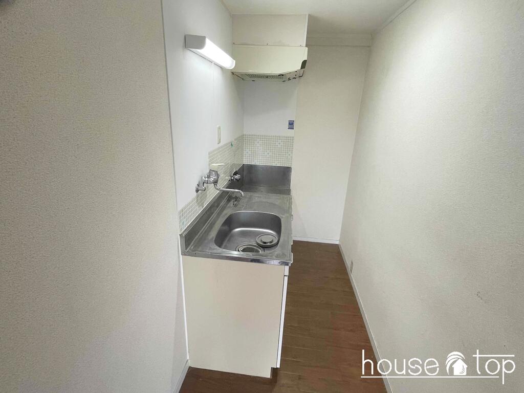 キッチン　リビングにはエアコン付き！快適に暮らせますよ♪