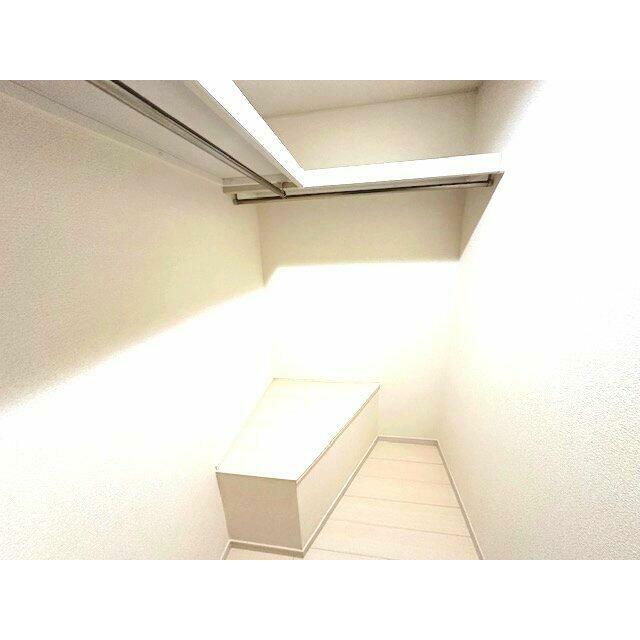 収納　広々としたウォークインクローゼットです