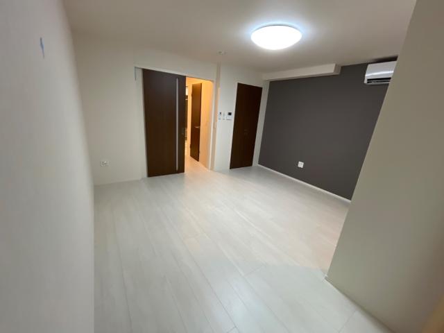 居室・リビング　室内