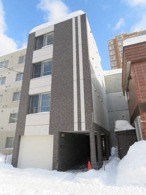 建物外観　☆地下鉄東豊線【美園駅】まで徒歩10分！