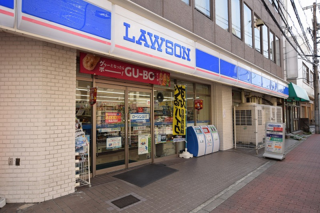 コンビニ　ローソン江坂店（コンビニ）まで218m