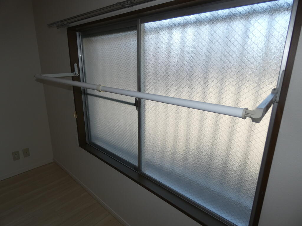 その他設備　室内物干し（同タイプ）