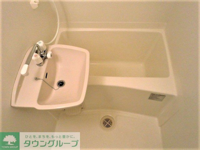 バス・シャワールーム　同タイプ代表写真となり設備仕様は一部異なる場合があります。