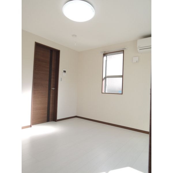 居室・リビング　☆明るい洋室☆