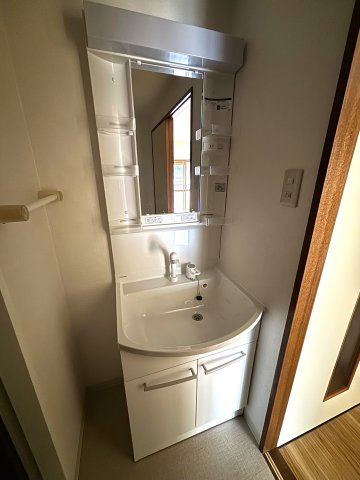 洗面設備　別間取りのお部屋写真