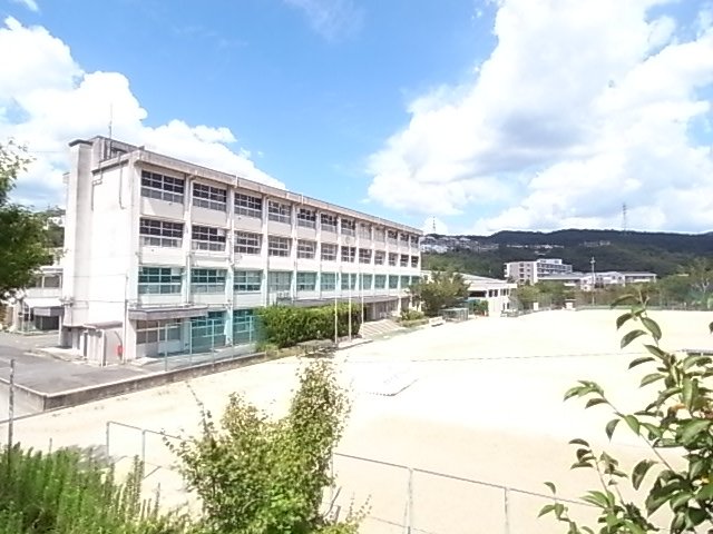中学校　西宮市立塩瀬中学校（中学校）まで1337m