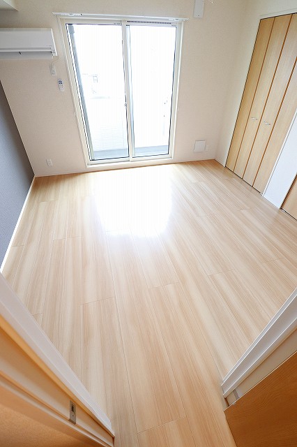 居室・リビング　※同建物別部屋内装写真