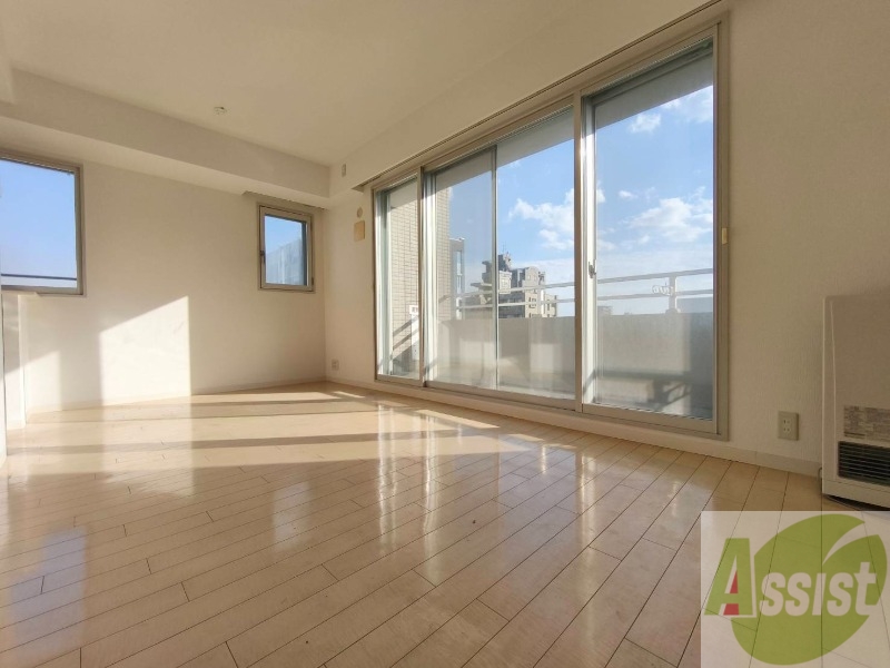 居室・リビング　広くてキレイなお部屋が広がっていて、充実した生活が送れそう。