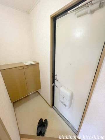 玄関　写真は別のお部屋です。※現況を優先