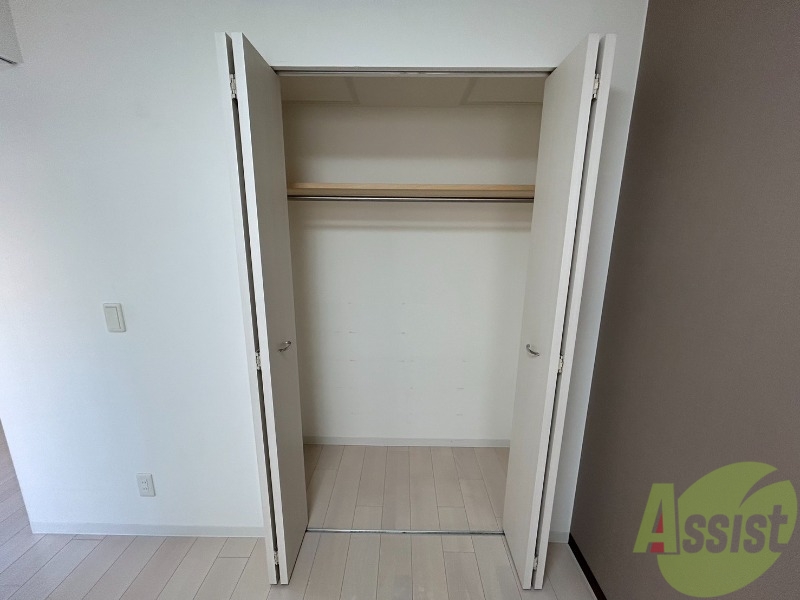 収納　寝室の収納です。部屋がすっきり片付きます。