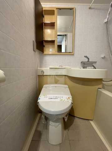 トイレ　別部屋の写真になります