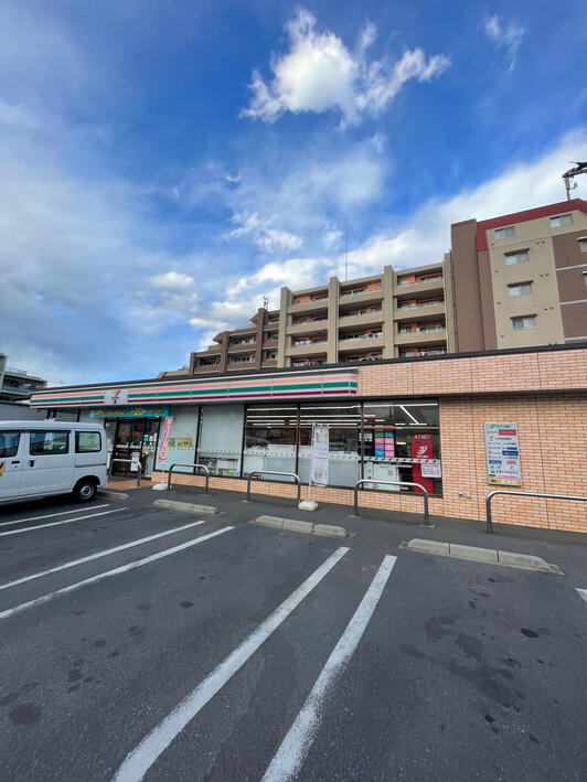 コンビニ　セブンイレブン大田区南雪谷5丁目店（コンビニ）まで240m