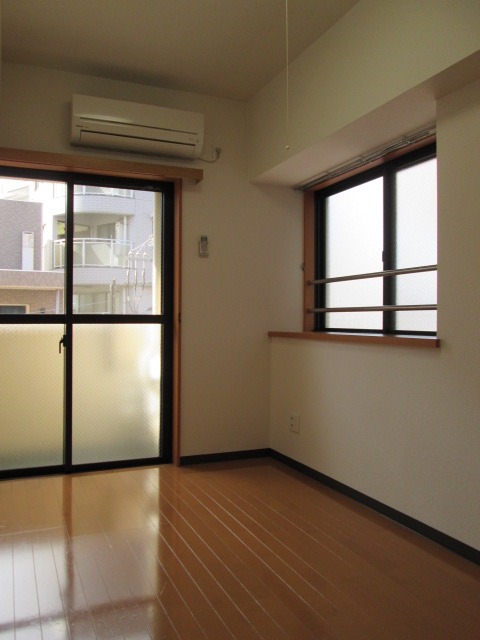 居室・リビング　※別部屋の参考写真です