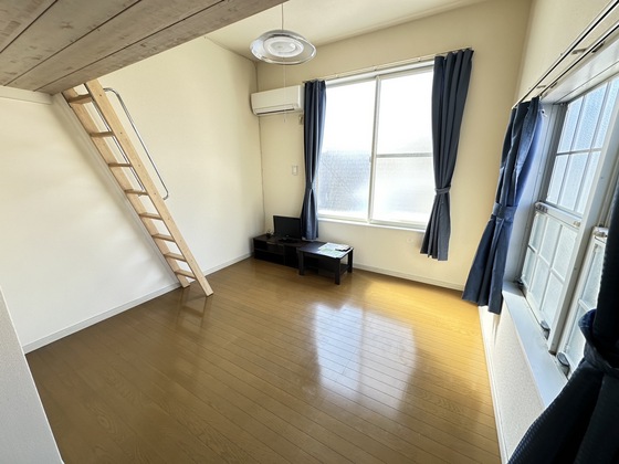 居室・リビング　※別部屋の写真です