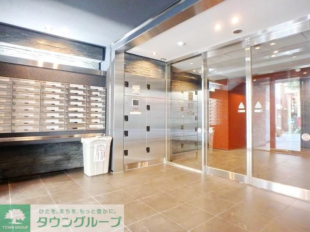 エントランス　★宅配BOX・防犯カメラ・オートロック完備★
