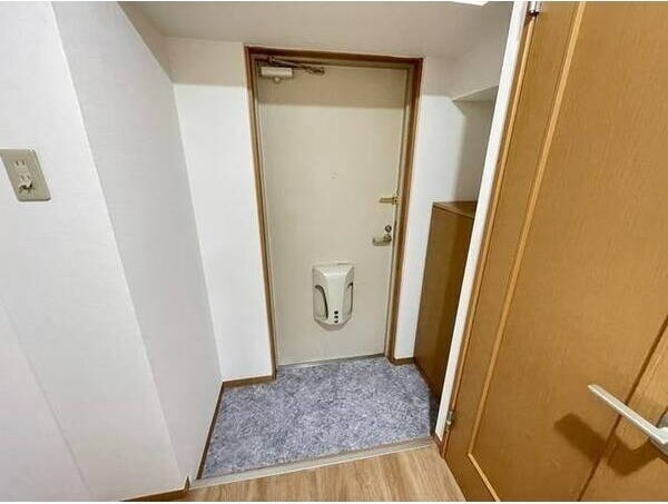 玄関　同物件別部屋