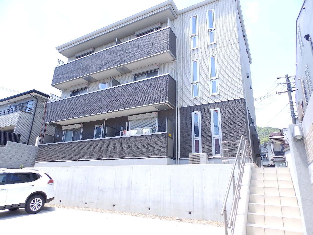建物外観　築浅でとっても綺麗ですよ