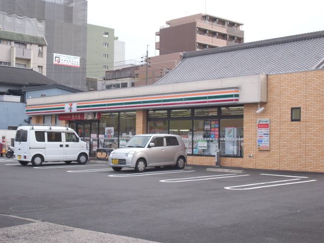 コンビニ　セブンイレブン（コンビニ）まで460m