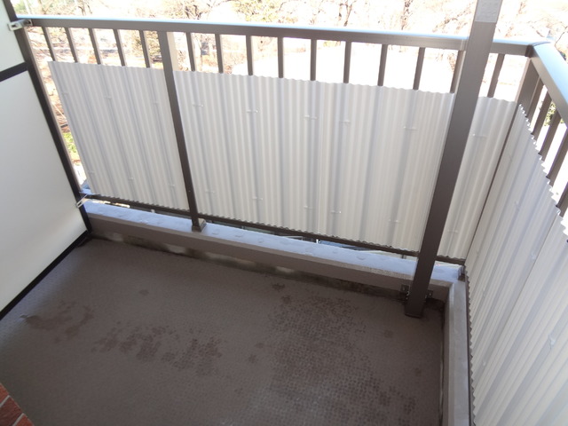 バルコニー　同建物別号室