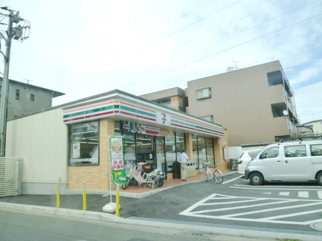 コンビニ　セブンイレブン（コンビニ）まで750m