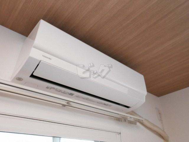 その他設備　夏もカラッと快適なエアコン付き♪