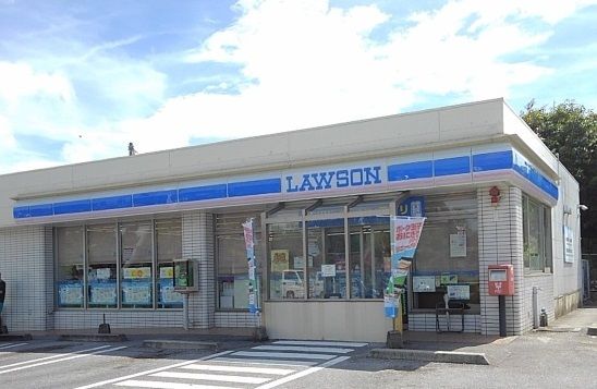 コンビニ　ローソンネーブルカデナ店（コンビニ）まで600m