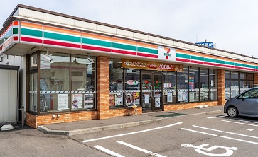 コンビニ　セブンイレブン札幌本通18丁目店（コンビニ）まで299m