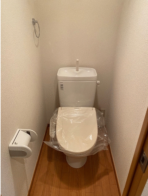 トイレ　落ち着いた色調のトイレです♪