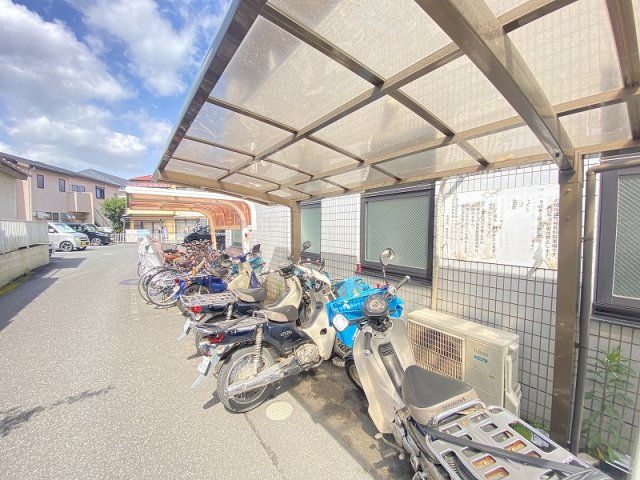 その他共有部分　駐輪場、バイクスペースもあります