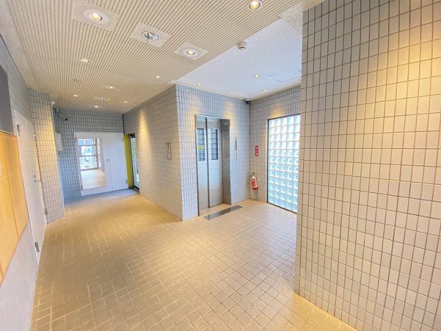 エントランス　綺麗なエントランスです